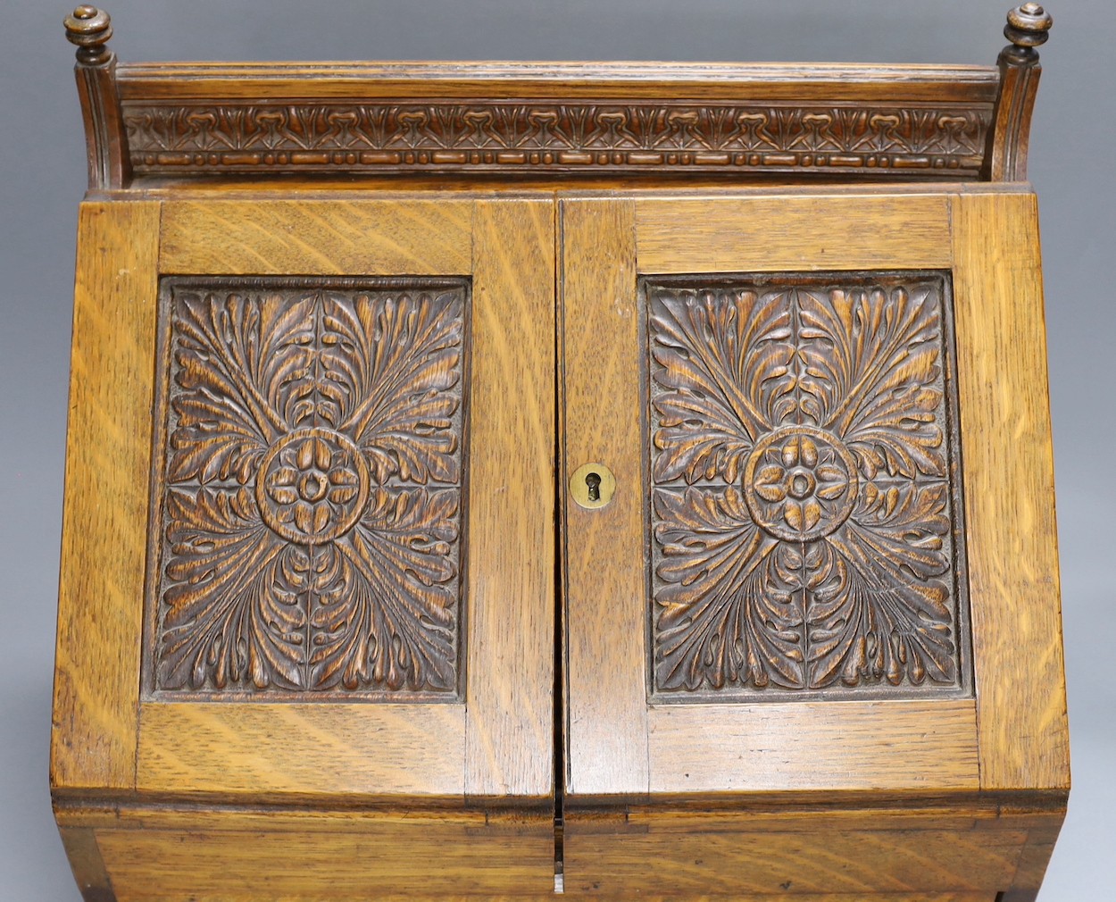 An Edwardian oak stationary box 36cm